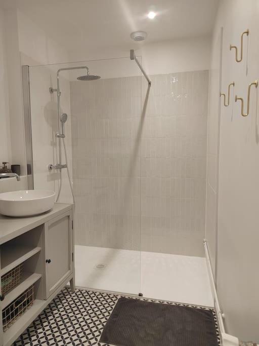 Magnifique Appartement Le Nid Des Thermes บาญเญอ-เดอ-บีกอร์ ภายนอก รูปภาพ